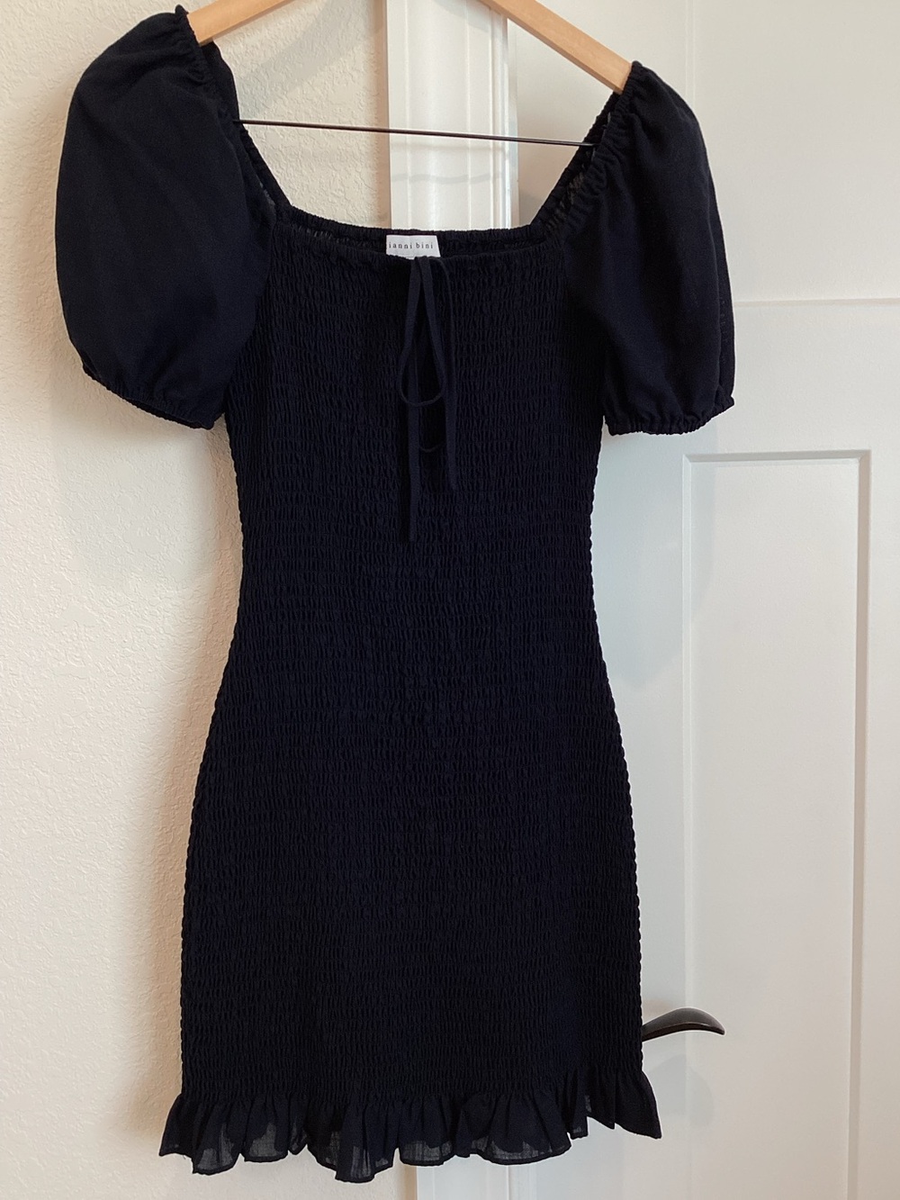 NWOT Gianni Bini Alli Square-Neck Ruffle-Hem Puff-Sleeve Smocked Mini Dress Navy